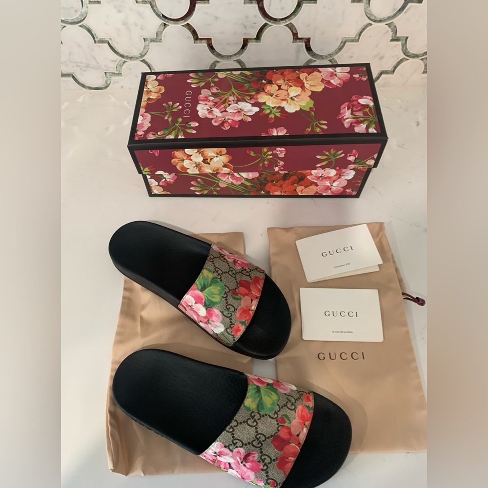 Gucci Pursuit Slide Sandal (Women)